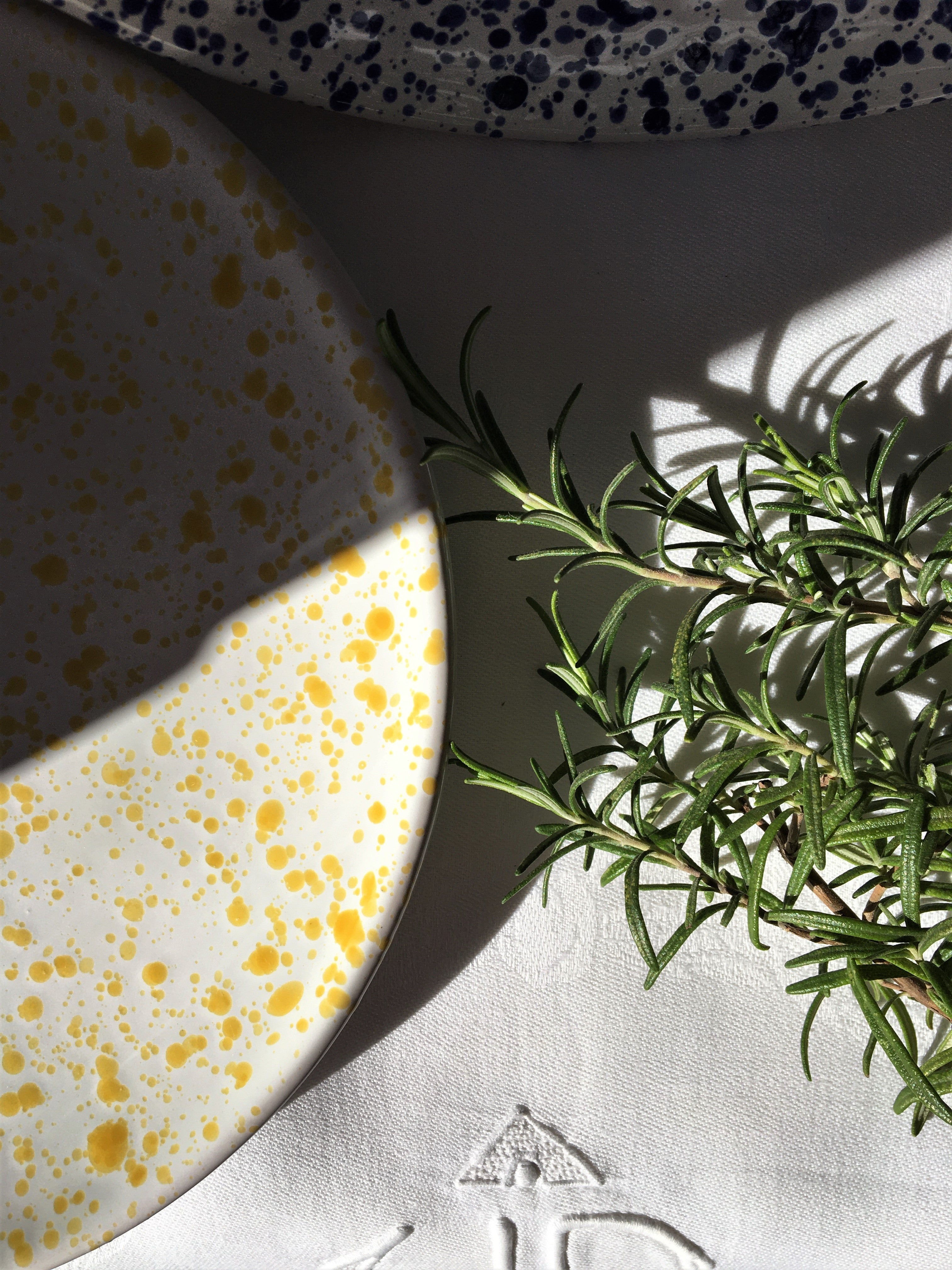 assiette ceramique italienne taches jaune